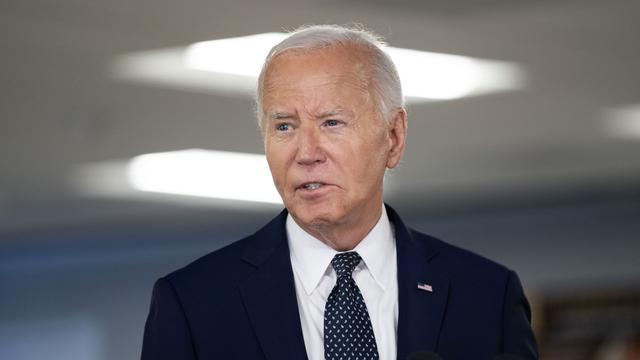 Joe Biden, dont l'état de santé inquiète, se bat pour maintenir sa candidature en vie. [KEYSTONE - BONNIE CASH / POOL]