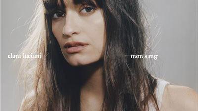 La pochette de l'album "Mon sang" de Clara Luciani. [ROMANCE MUSIQUE]