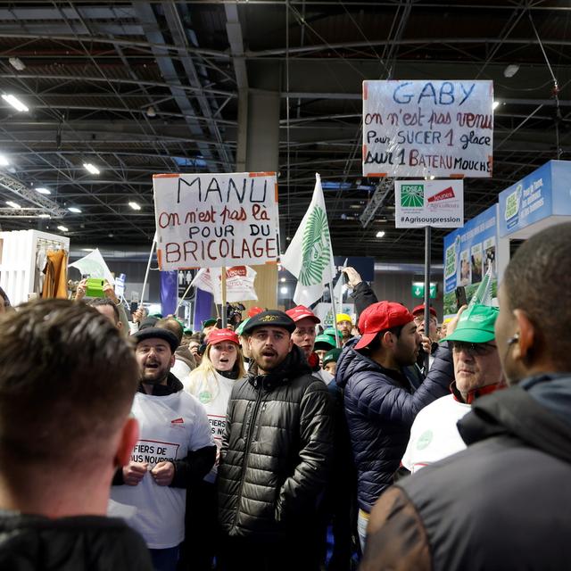 Les slogans anti-Macron ont fusé samedi à l'ouverture du Salon de l'agriculture à Paris. [Keystone - LUDOVIC MARIN / POOL]
