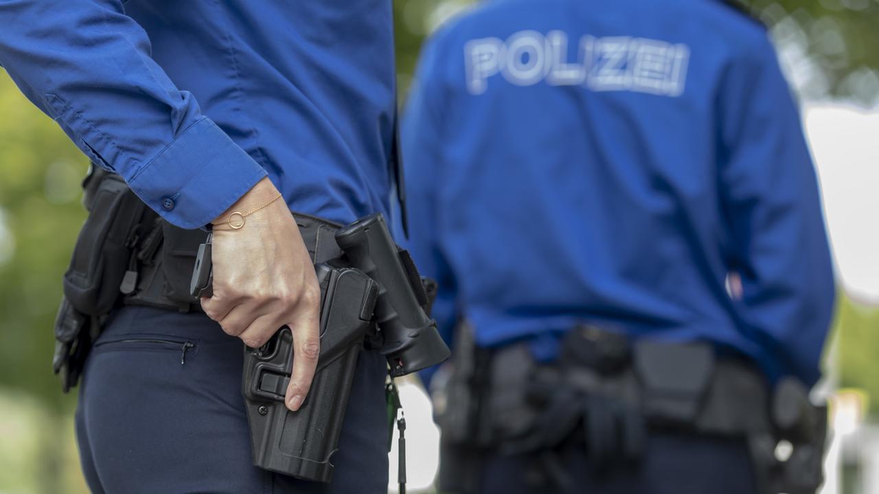 La police a recouru deux fois aux armes à feu l'année dernière en Suisse [Keystone - Georgios Kefalas]