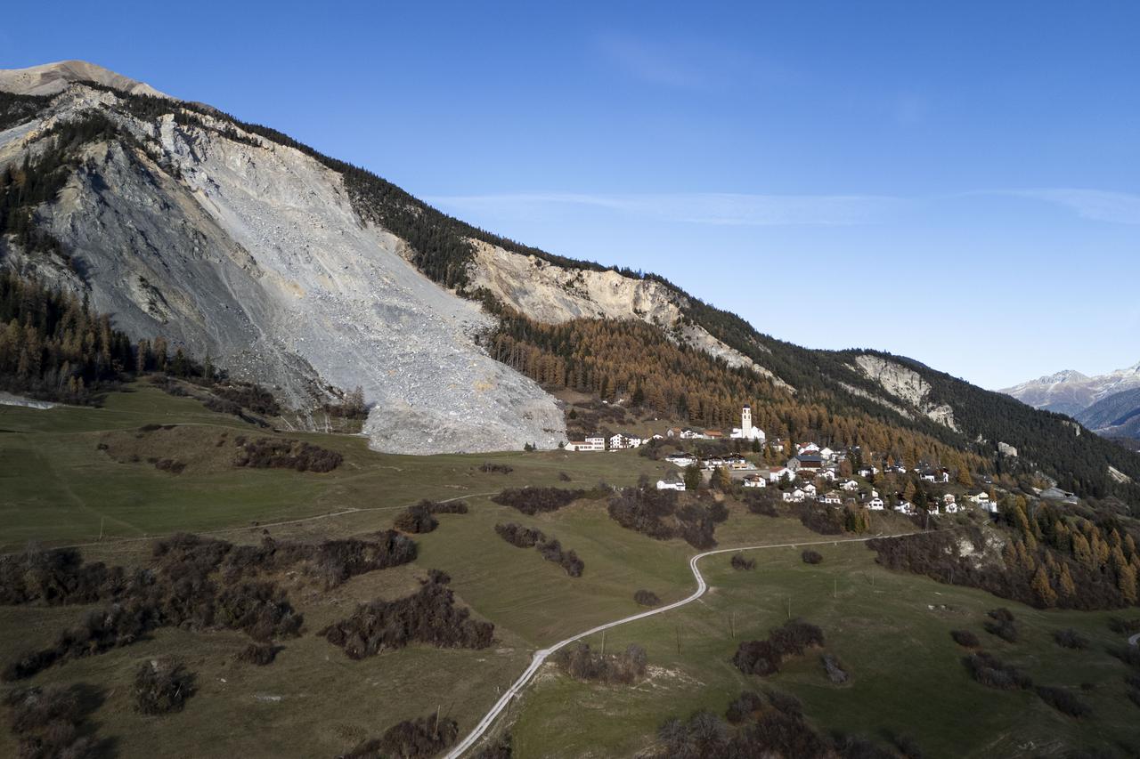 Sous la menace d'un énorme éboulement, Brienz est désormais vide. [KEYSTONE - TIL BUERGY]