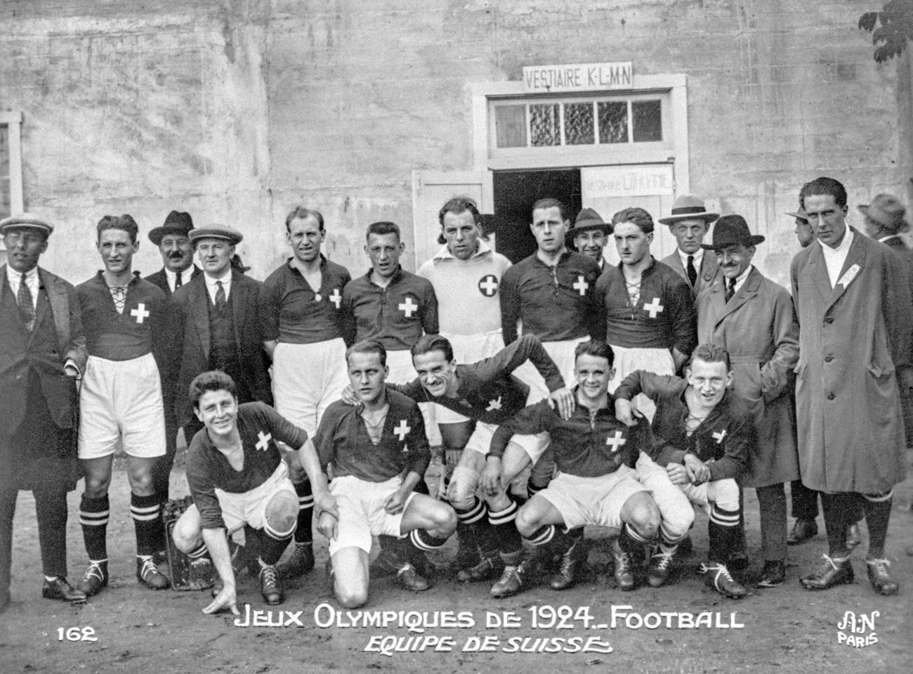 L'équipe de Suisse de 1924 prend la pose. [Keystone - STR]