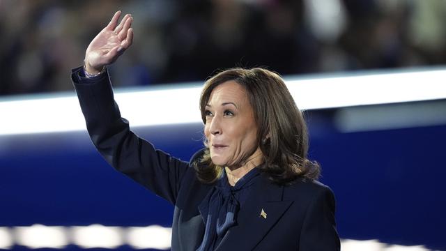 Kamala Harris a solennellement accepté jeudi soir l'investiture du Parti démocrate à Chicago. [KEYSTONE - CHARLES REX ARBOGAST]