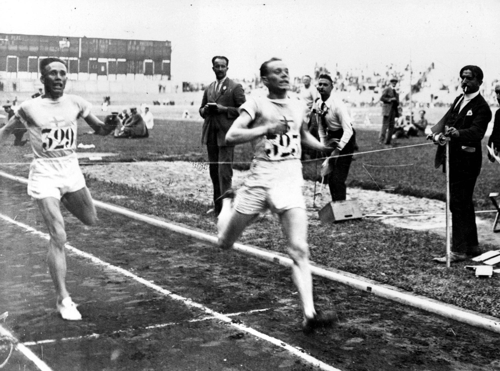 Ville Ritola remporte le 10'000 mètres des Jeux de 1924. [imago images/United Archives - imago sportfotodienst via www.imago-images.de]