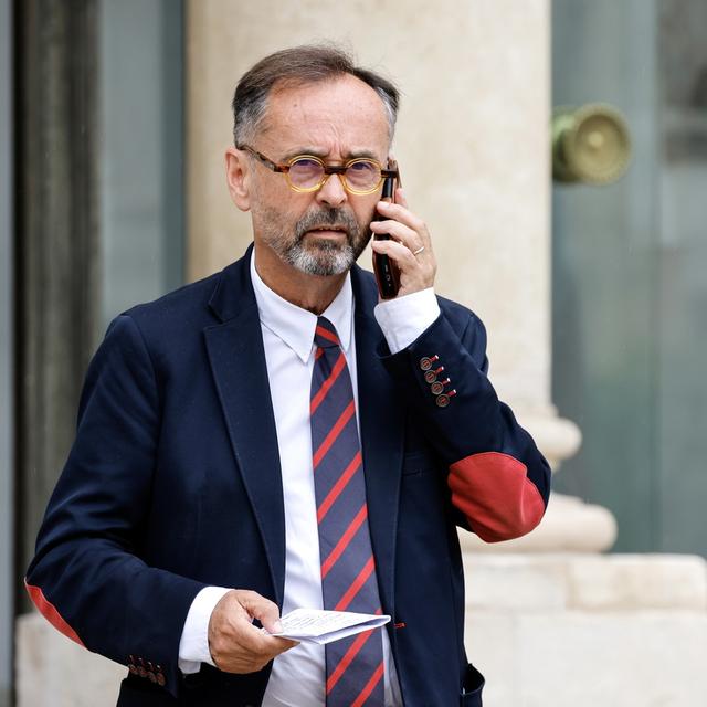 Le maire de Béziers Robert Ménard, photographié ici devant le palais de l'Elysée, le 4 juillet 2023 (image d'illustration). [Keystone - Ludovic Marin]
