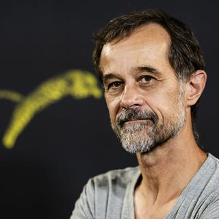 Le réalisateur suisse Claude Barras présente son film "Sauvages" au Festival international du film de Locarno le 13 août 2024. [Keystone - Jean-Christophe Bott]