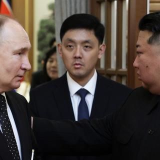 Vladimir Poutine et Kim Jong Un lors d'une visite officielle à Pyongyang en Corée du Nord. [Keystone/EPA - Gavril Grigorov]