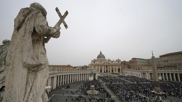 Le pape François a invité 100 d'humoristes au Vatican. [Keystone - Alessandra Tarantino]