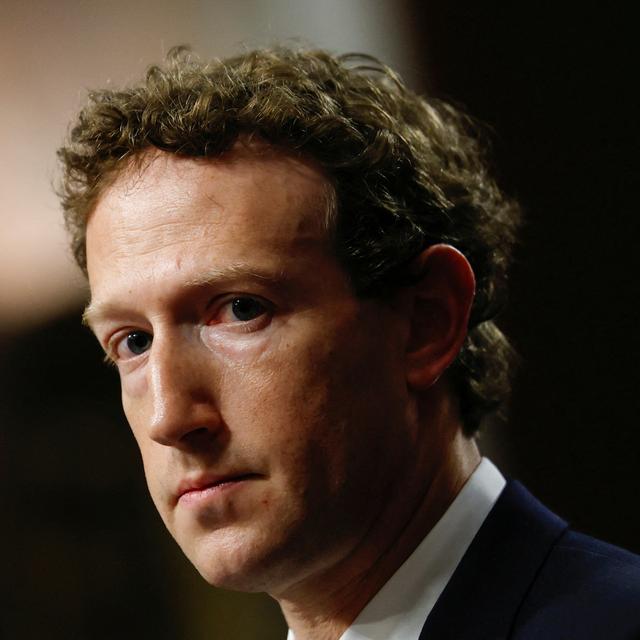 PHOTO DE DOSSIER : Mark Zuckerberg, PDG de Meta, assiste à l'audience du Comité judiciaire du Sénat sur l'exploitation sexuelle des enfants en ligne au Capitole des États-Unis à Washington, États-Unis, le 31 janvier 2024. REUTERS/Evelyn Hockstein/File Photo [reuters - Evelyn Hockstein]