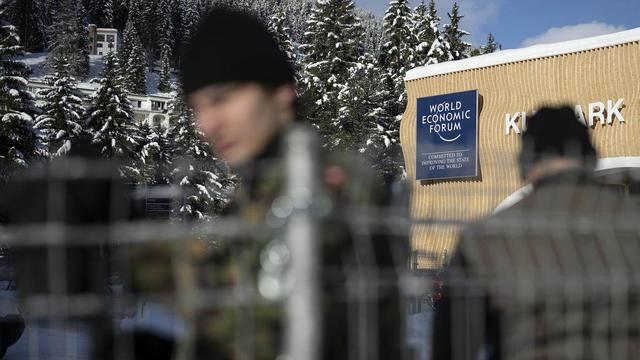 Volodymyr Zelensky et Emmanuel Macron seront les têtes d'affiche du WEF à Davos. [Keystone]