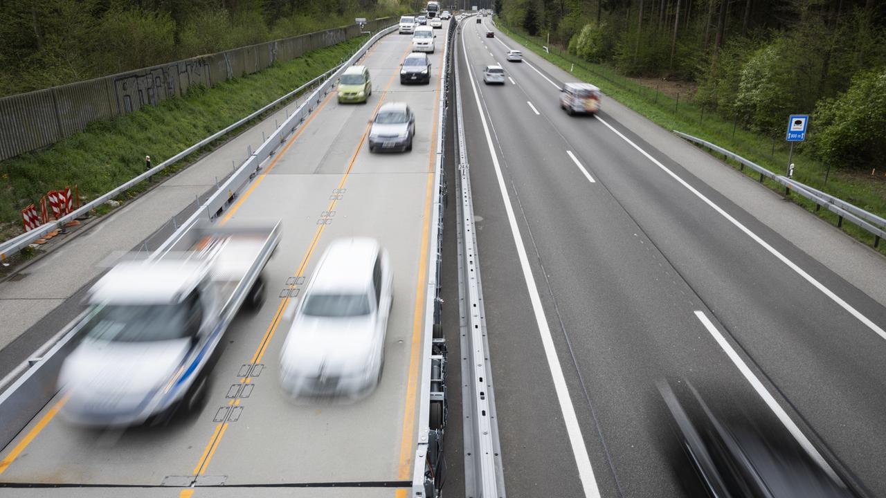 Les milieux économiques lancent  leur campagne en faveur d'autoroutes plus larges. [KEYSTONE - PETER KLAUNZER]