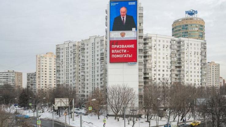Un portrait de Vladimir Poutine sur un immeuble. [Alexander Gronsky]