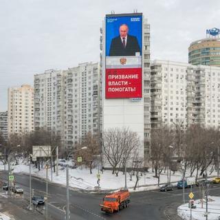 Un portrait de Vladimir Poutine sur un immeuble. [Alexander Gronsky]