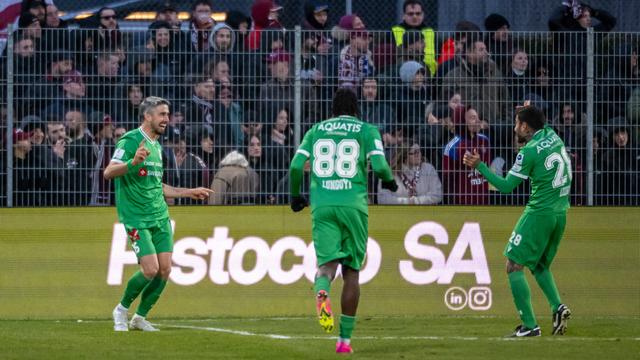 William Le Pogam (à gauche), Christophe Lungoyi (au centre) et Igor Liziero célèbrent le 2-1. [Imago - Fabrice De Gasperis]