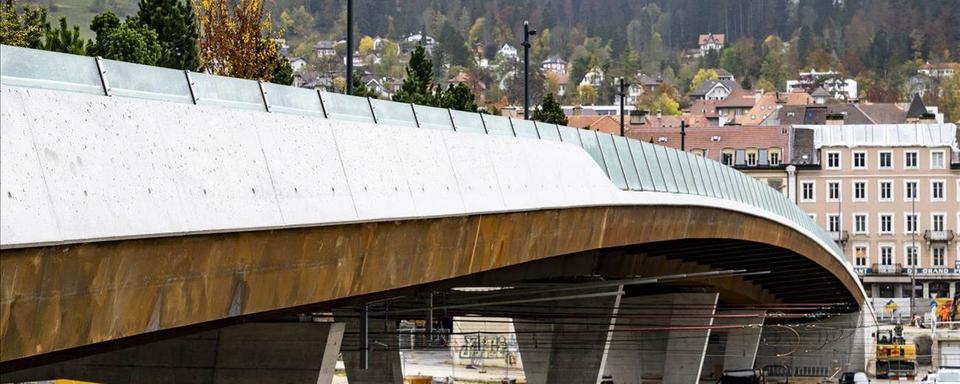 Après 18 mois de travaux, le Grand-Pont de La Chaux-de-Fonds (NE) sera inauguré vendredi. [Keystone]