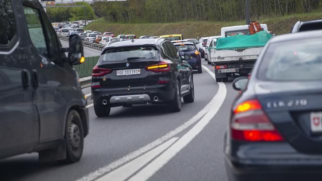 Taxation des véhicules à Genève, les citoyens doivent choisir entre deux options. [Keystone - Salvatore Di Nolfi]