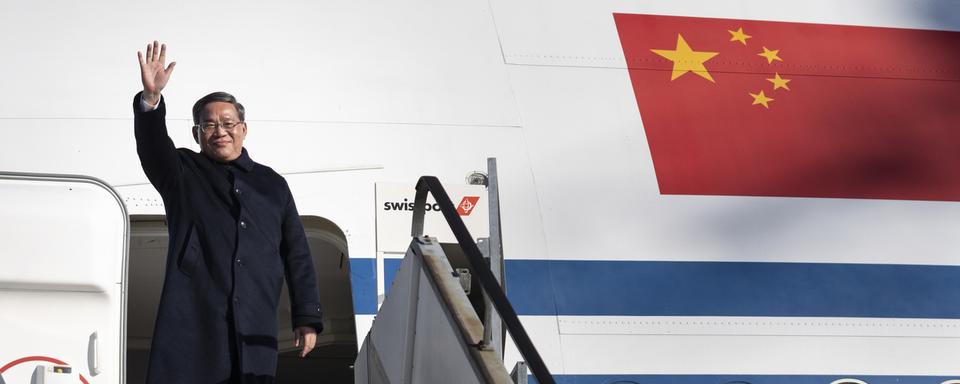 Le Premier ministre chinois Li Qiang à l'aéroport de Zurich, le 14 janvier 2024. [KEYSTONE - GAETAN BALLY]