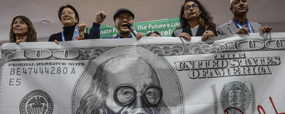 Des militants climatiques à la COP29 de Bakou. [EPA / KEYSTONE - Anatoly Maltsev]