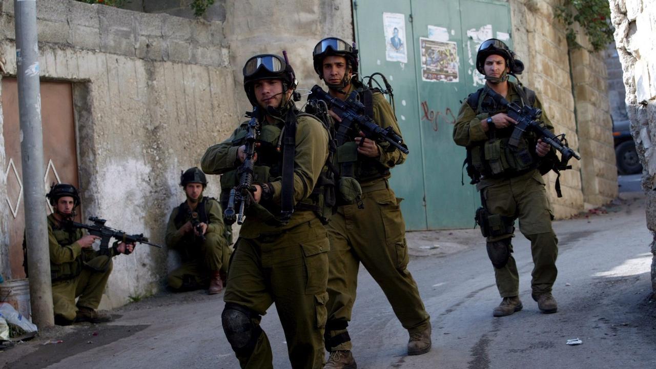 Des soldats israéliens en Cisjordanie. [KEYSTONE - ALAA BADARNEH]