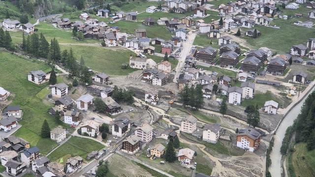 Image aérienne de la coulée de boue qui a atteint Saas-Grund. [RTS - Romain Boisset]