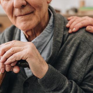 Seniors expatriés de retour en Suisse: quelles démarches et quelles ressources? [Depositphotos - AndrewLozovyi]