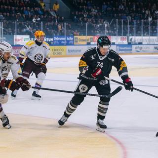 Genève (en blanc) a eu le dernier mot contre Fribourg. [Keystone]