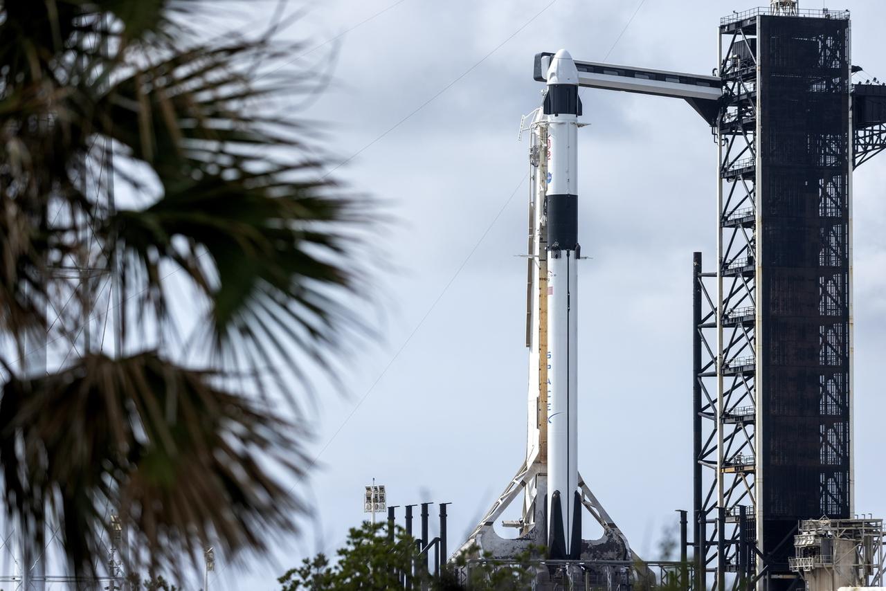 Le vaisseau spatial SpaceX Dragon Endeavour de la NASA, monté sur une fusée Falcon 9, prêt à partir vers la Station spatiale internationale (ISS) le 2 mars 2024. [KEYSTONE - CRISTOBAL HERRERA-ULASHKEVICH]