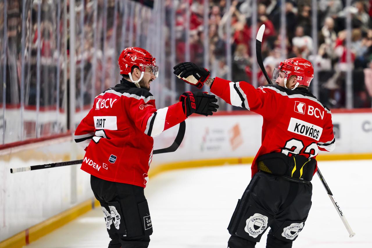 Robin Kovacs (à droite) et Damien Riat ont été précieux pour Lausanne en finale. [KEYSTONE - LAURENT GILLIERON]