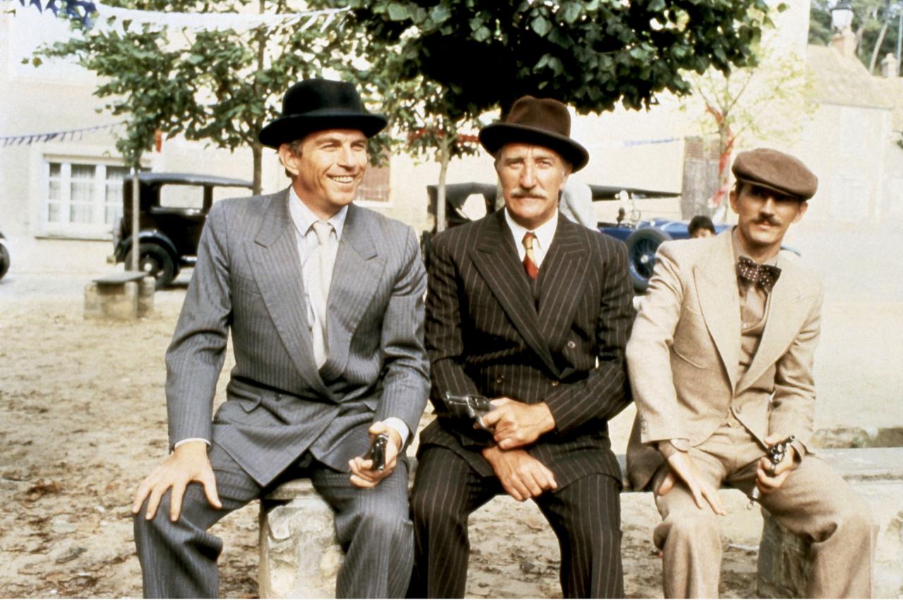 Jean-Claude Bouillon, Jean-Paul Tribout et Pierre Maguelon dans "Les Brigades du Tigre" en 1974. [Collection ChristopheL via AFP - ANTENNE 2 / ORTF]