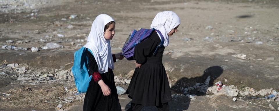 En Afghanistan, 1,4 million de filles sont "délibérément privées d'école" par les talibans. [AFP - Wakil KOHSAR]