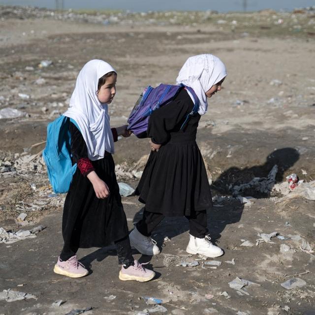 En Afghanistan, 1,4 million de filles sont "délibérément privées d'école" par les talibans. [AFP - Wakil KOHSAR]