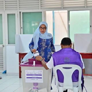 Le parti du président des Maldives a remporté une victoire écrasante aux élections législatives. [Keystone]