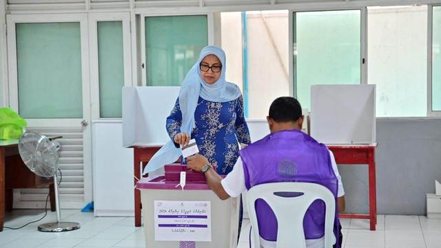 Le parti du président des Maldives a remporté une victoire écrasante aux élections législatives. [Keystone]