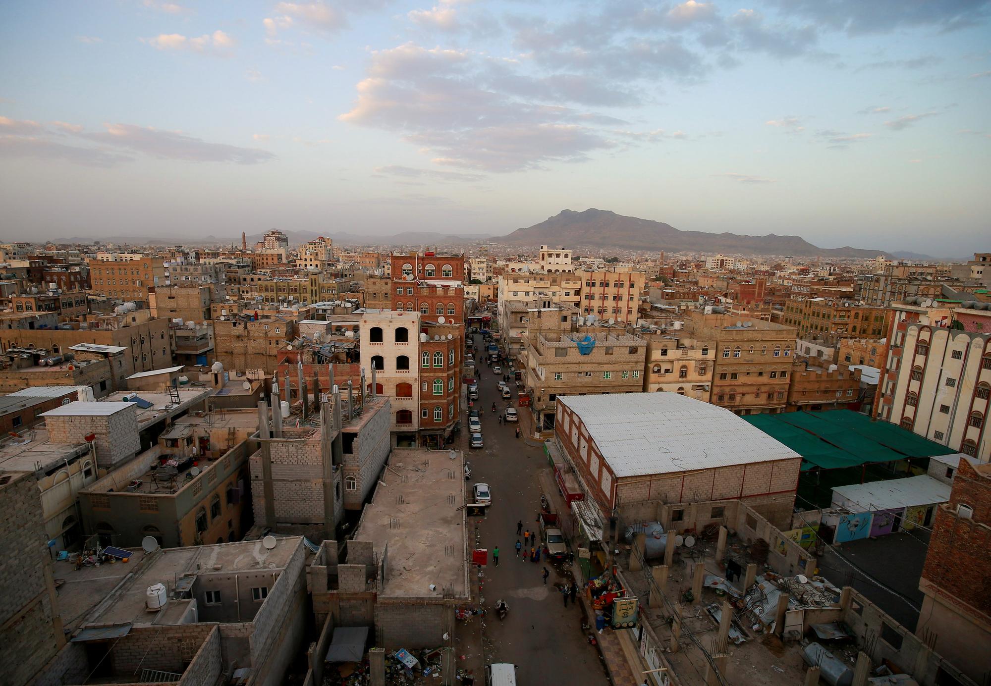 Vue générale de la ville de Sanaa, visée comme d'autres villes du pays par des frappes des Etats-Unis et du Royaume-Uni. [Nusaibah Almuaalemi]