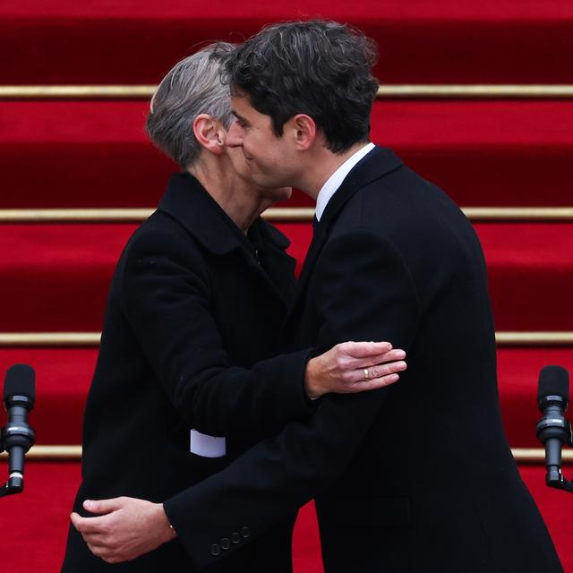 Elisabeth Borne et Gabriel Attal se disputeraient la reprise du parti macroniste Renaissance. [Keystone/EPA - Emmanuel Dunand]