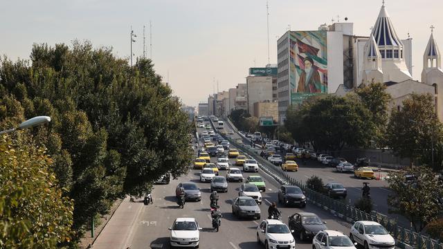 Des voitures dans les rues de Téhéran samedi. [via REUTERS - Majid Asgaripour]