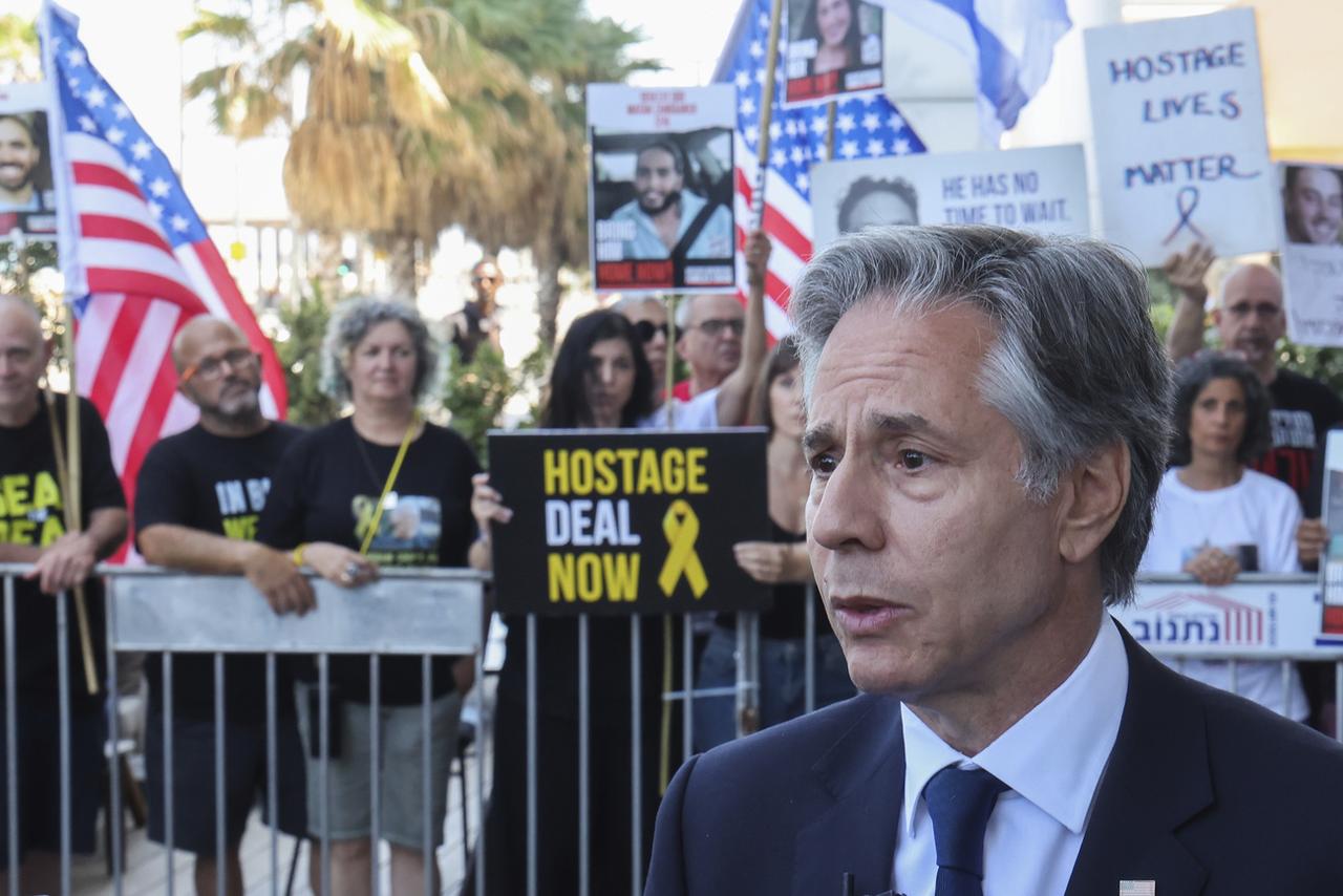 Antony Blinken après sa rencontre avec des familles d'otages à Tel Aviv. [KEYSTONE - JACK GUEZ]