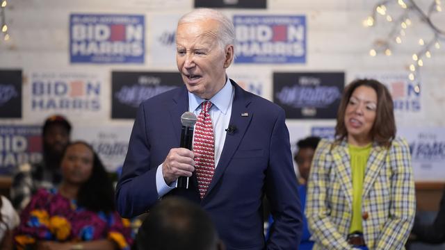 Joe Biden tente de reconquérir l’électorat afro-américain. [Keystone - AP Photo/Evan Vucci]