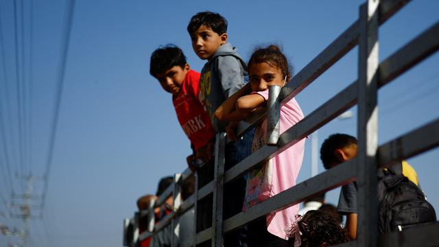 Des enfants dans le nord de la bande de Gaza, le 9 novembre 2023. [Reuters - Mohammed Salem]