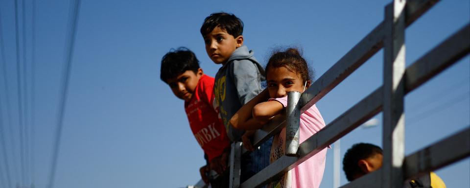 Des enfants dans le nord de la bande de Gaza, le 9 novembre 2023. [Reuters - Mohammed Salem]