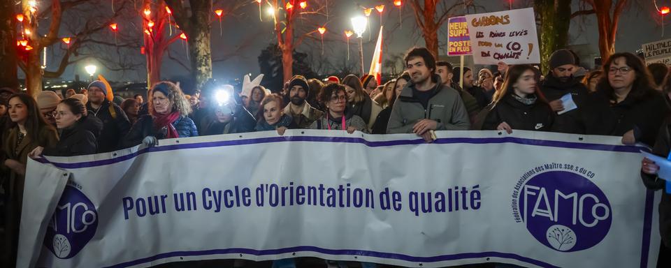 Deux heures de cours en plus fâchent les enseignants de Genève. [Keystone - Martial Trezzini]