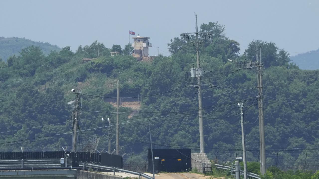 Un poste militaire nord-coréen. [AP Photo - Ahn Young-joon]