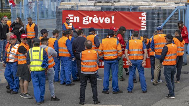 La grève est provisoirement suspendue chez Vetropack à St-Prex (VD). [Keystone - Martial Trezzini]