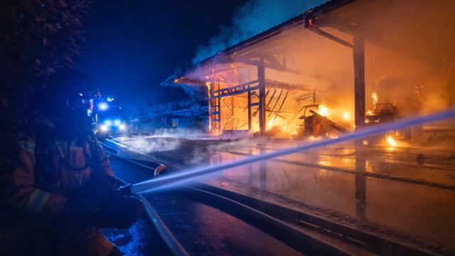 L'incendie qui a touché une ferme de Corsier, à Genève, s'est déclaré dans la nuit de lundi à mardi. [Incendie Secours Genève]