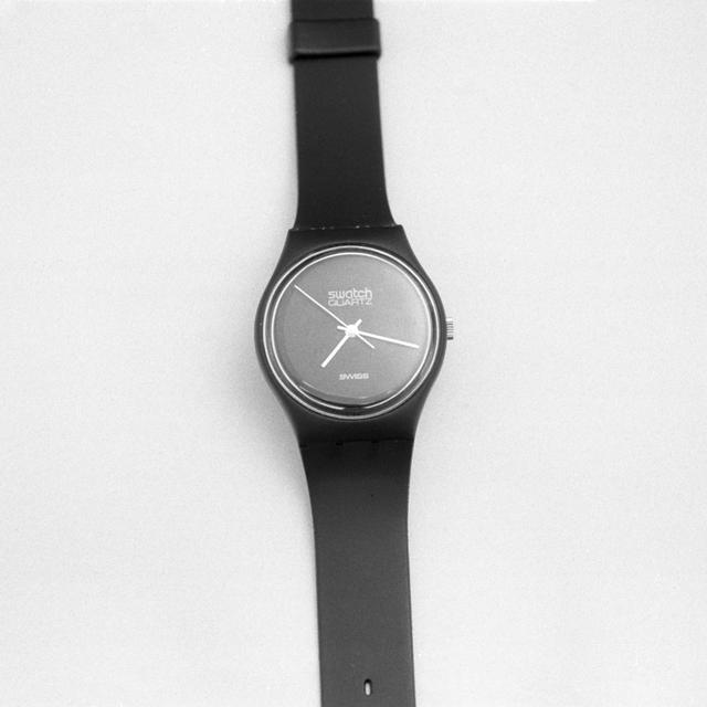 Le première montre suisse Swatch, le modèle GB101 ou QUARTZ, a été lancée en 1983. [Keystone - Str]