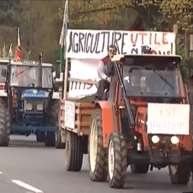 Le 13 novembre 1990, des milliers d'agriculteurs suisses ont manifesté contre le dernier accord du GATT. [RTS]