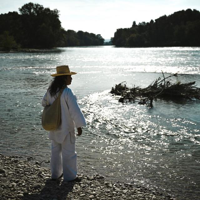 Un Chaman Kogi au bord du Rhône en France (2023). [AFP - OLIVIER CHASSIGNOLE]