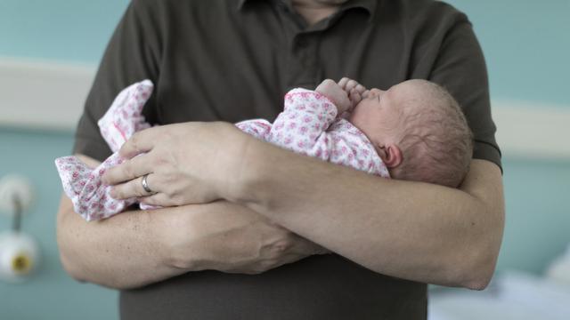 Les Vert-e-s annoncent une initiative pour un congé parental élargi. [Keystone - Gaetan Bally]