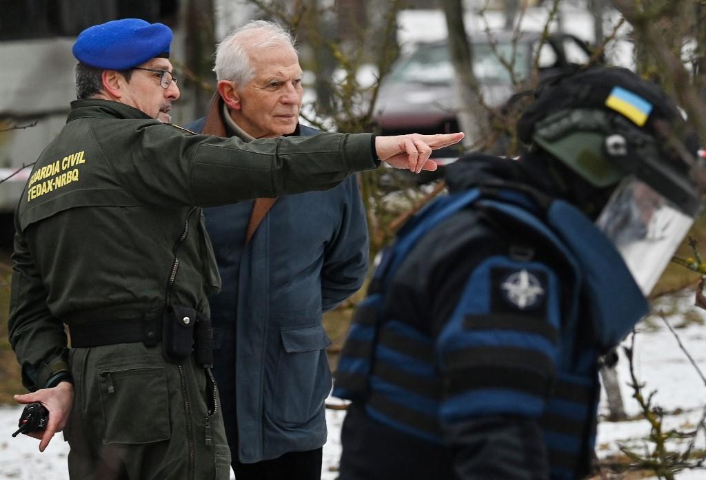 Le chef de la diplomatie européenne Josep Borrell a visité un centre d'entraînement financé par l'UE près de Kiev. [AFP - Sergei Supinsky]