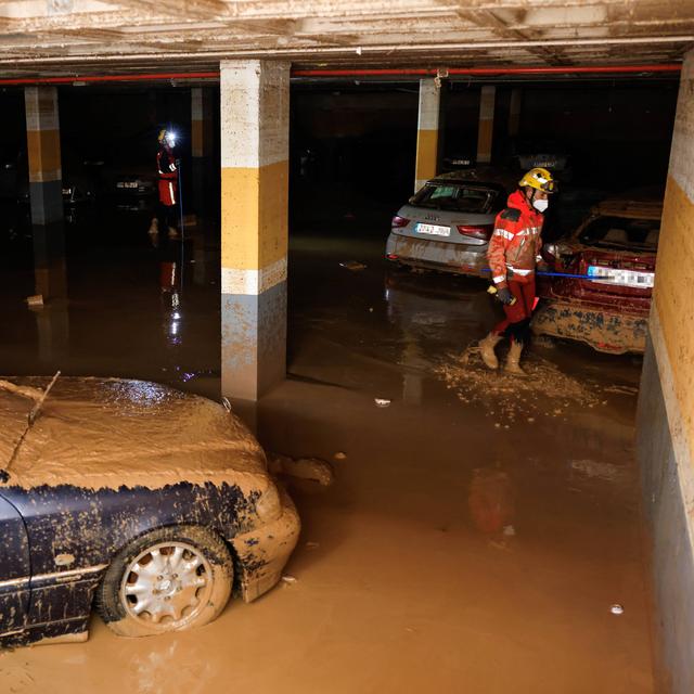 En Espagne, les secours craignent de découvrir de nouvelles victimes. [Keystone - Ana Escobar]